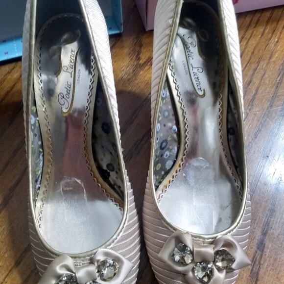 Champagne Pumps - Picture 9 of 9